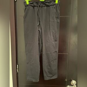 Black Lululemon cropped pants